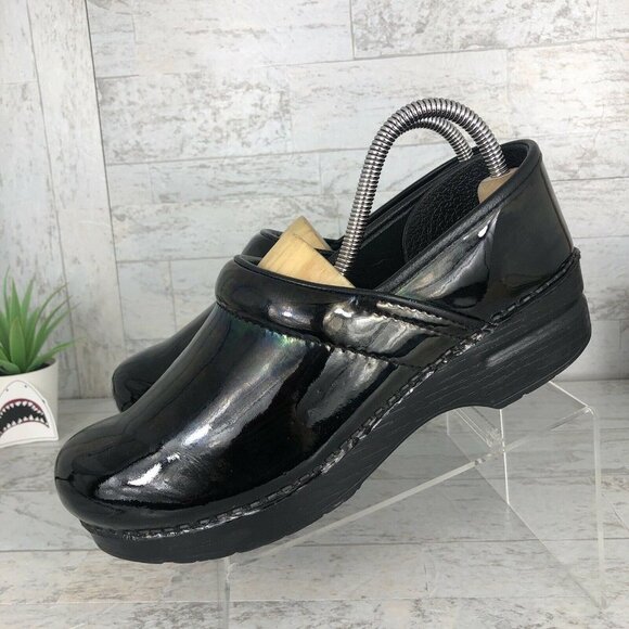 Dansko Clogs Size 39 Black‎ Patent Leather Nursing Professional Shoes - Picture 2 of 9